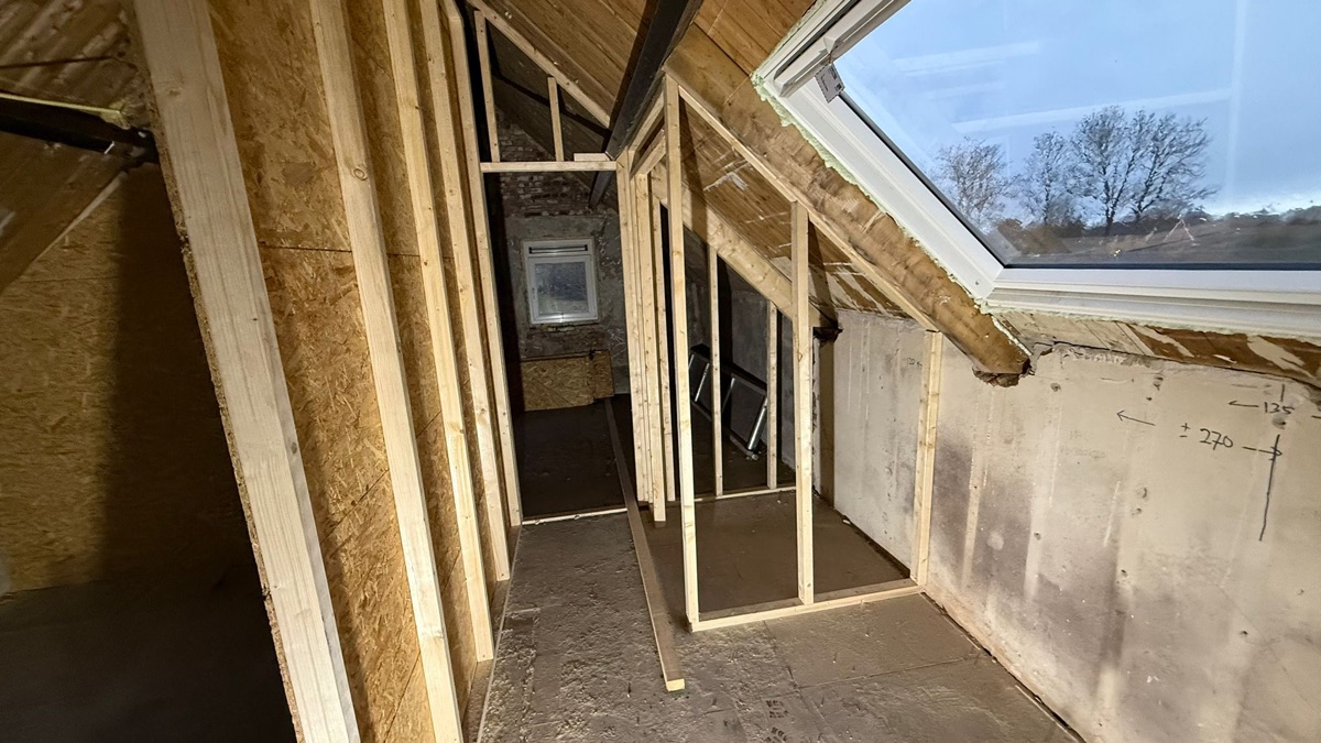 Velux dakraam geplaatst in nieuwe zolderconstructie